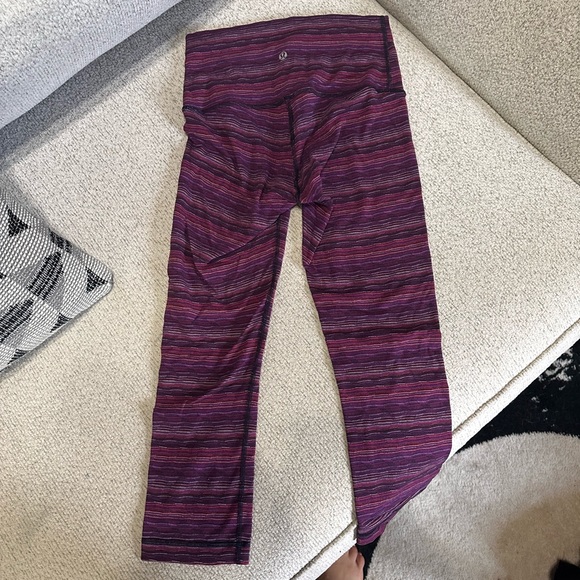 Lululemon high rise Wunder under crop size 6 - Picture 2 of 4